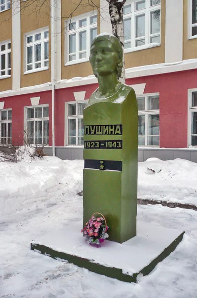 Памятник Ф. А. Пушиной г. Ижевск