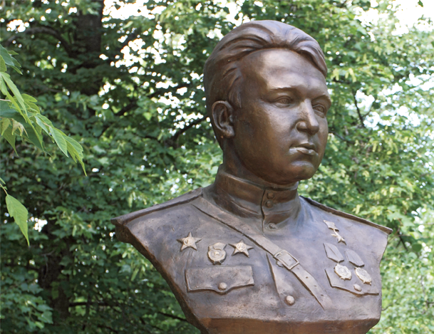 Памятник Герою Советского Союза А. И. Заболотскому 