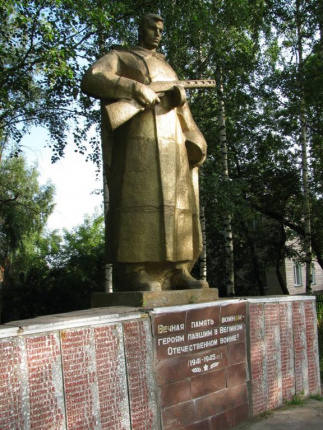 Памятник землякам, павшим в годы ВОВ