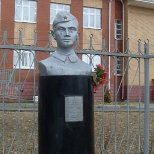 Памятник Герою Советского Союза В. А. Сивкову
